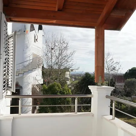 Golden View アパート *