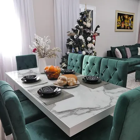 Golden View Apartment *